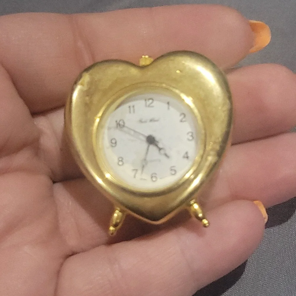 Gold Wheel Heart Mini Desk Watch Gold Tone Figurine Novelty Clock